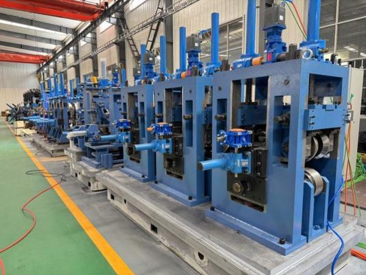 Máquina de formação de tubos de alta velocidade para produção de tubos API.