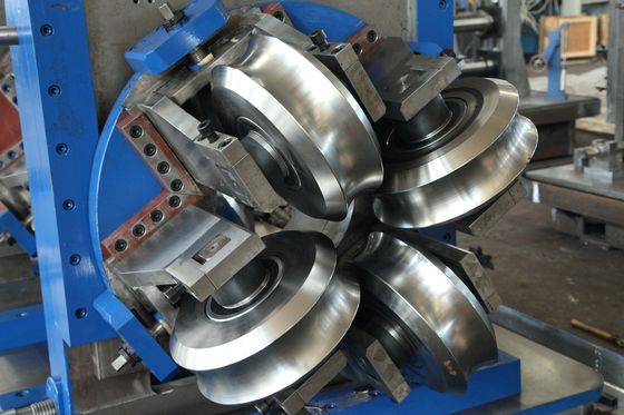 1Máquina de moldagem de tubos de aço laminados a quente e máquina de formação de rolos para produção de tubos de construção e tubos estruturais