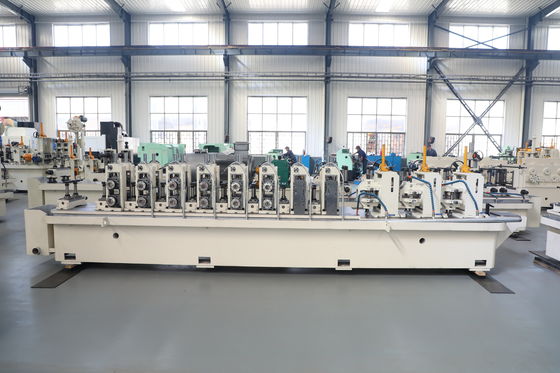 1Máquina de moldagem de tubos de aço laminados a quente e máquina de formação de rolos para produção de tubos de construção e tubos estruturais