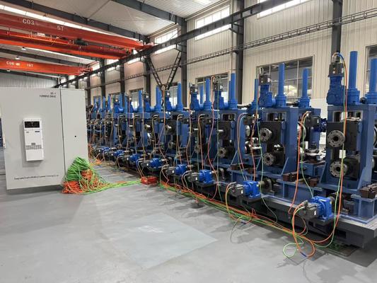 Máquina de formação de tubos de alta velocidade para produção de tubos API.